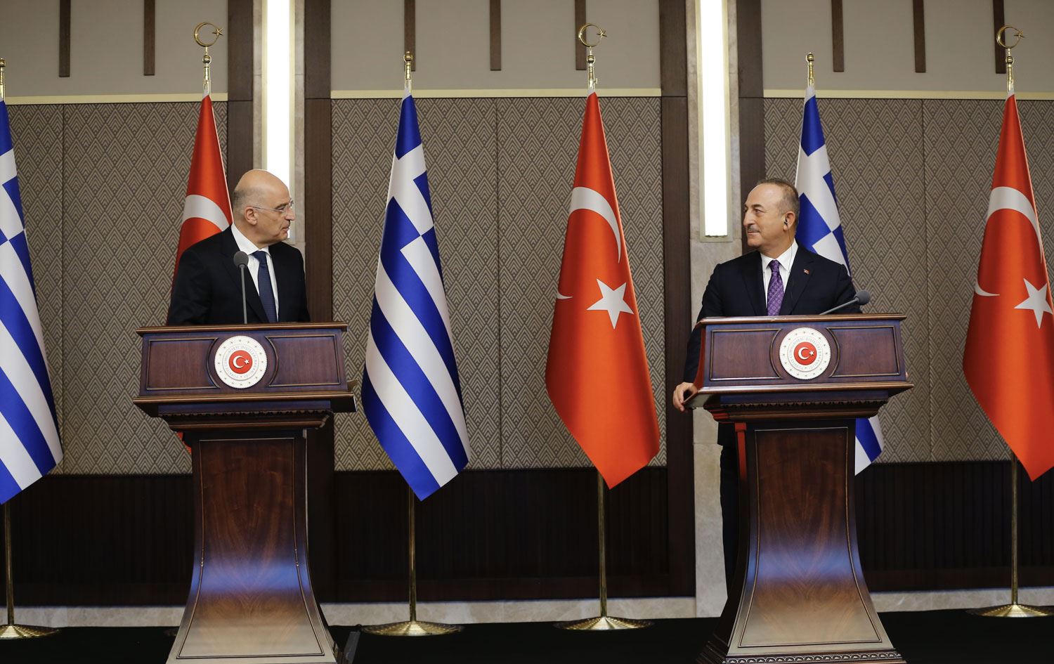 Çavuşoğlu ile Dendias basın toplantısında tartıştı