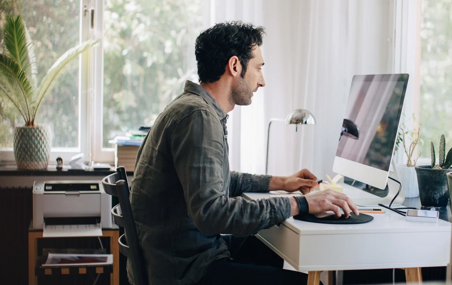 Evden çalışanlar sırt ağrısından şikayetçi