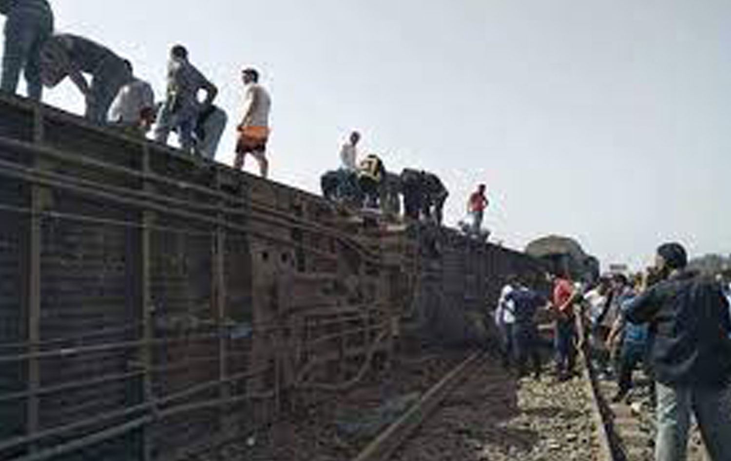 Mısır’da feci tren kazası: 100'den fazla yaralı