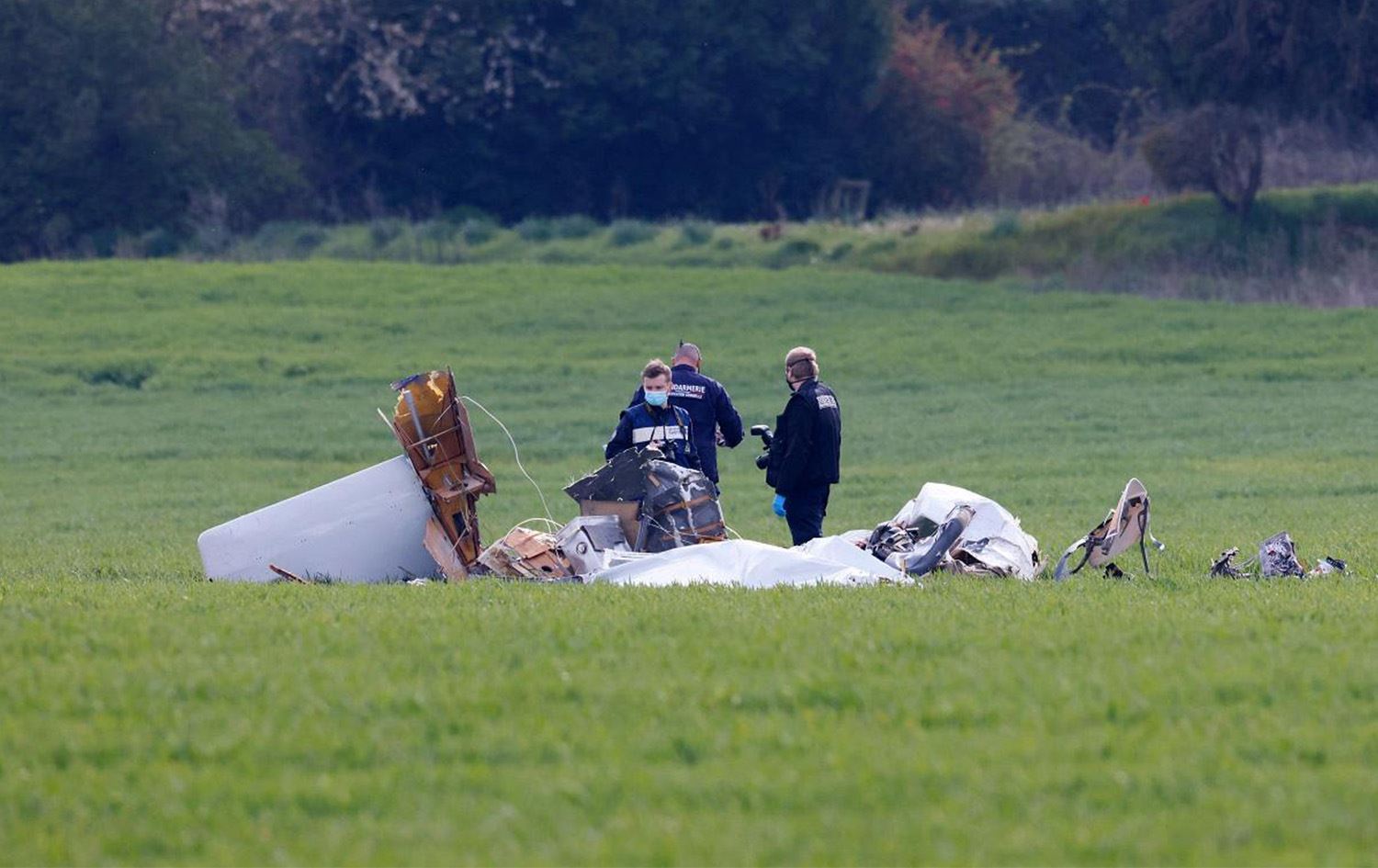 Paris'te turistleri taşıyan küçük uçak düştü: 4 ölü