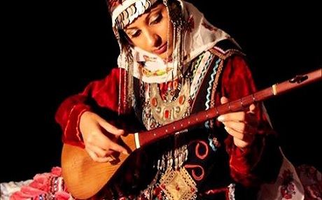 Hunermenda kurd Yelda Ebasî beşdarî festîvala Minzûrê ya Dêrsimê bû