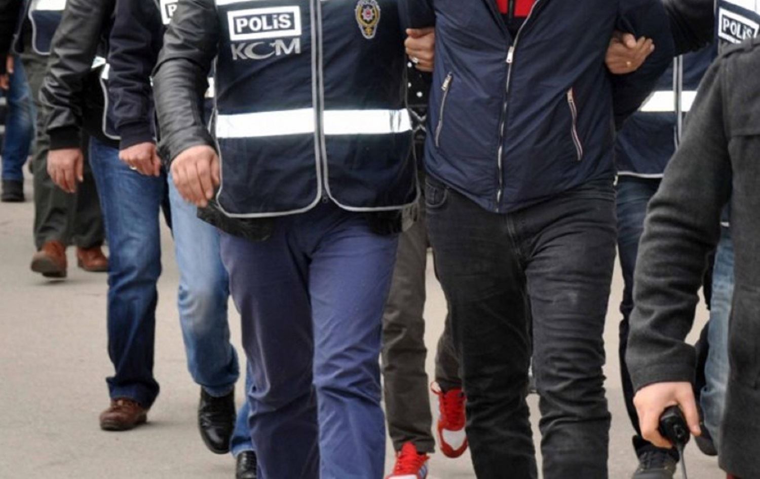 Li Çelê 4 siyasetmedar hatin desteserkirin