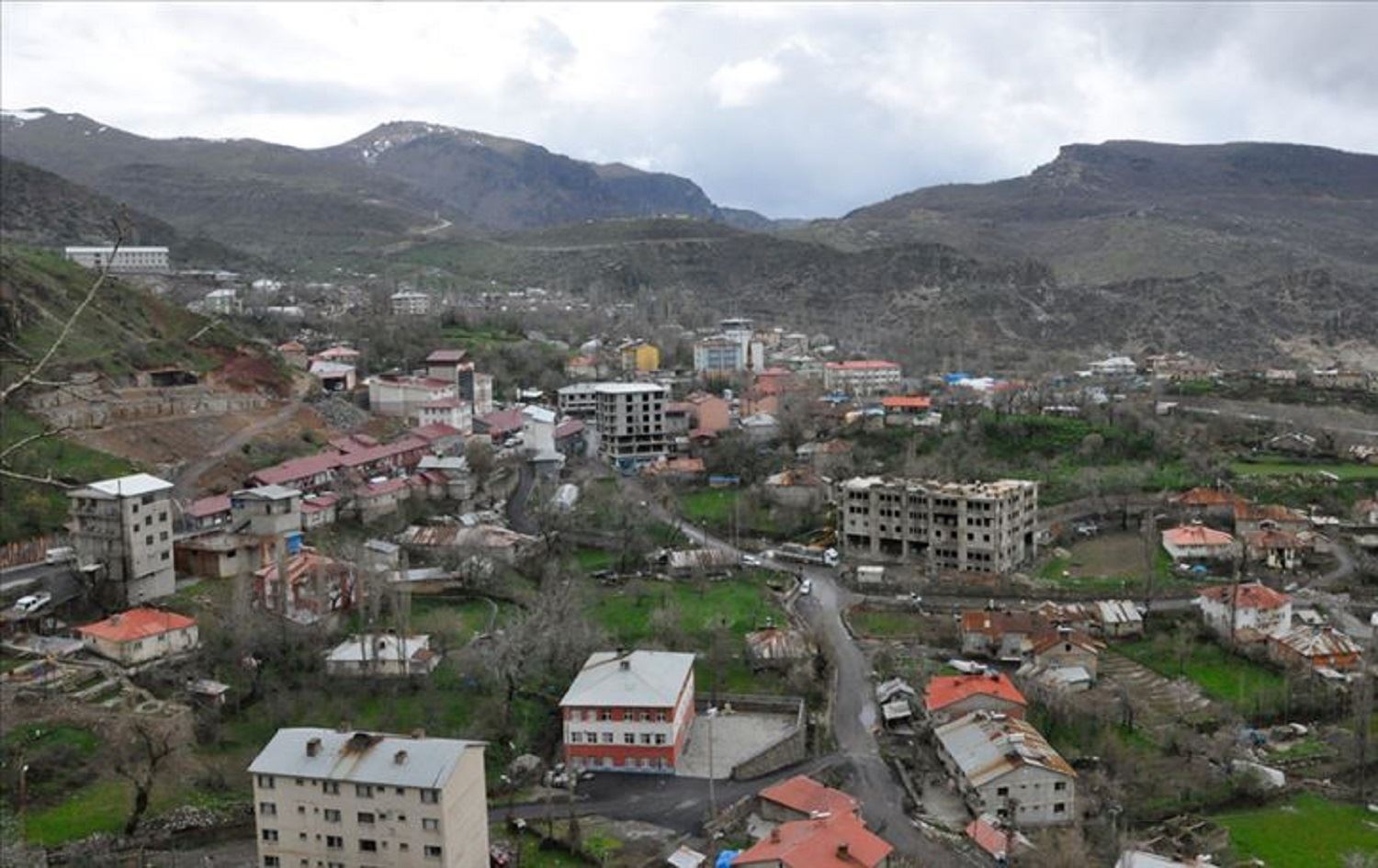 Li Çelê 4 siyasetmedar hatin berdan