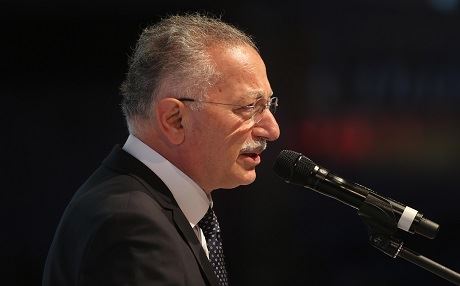 Ekmeleddin Ihsanoglu ji Rûdawê re got: Perwerdeya bi kurdî pêwîste