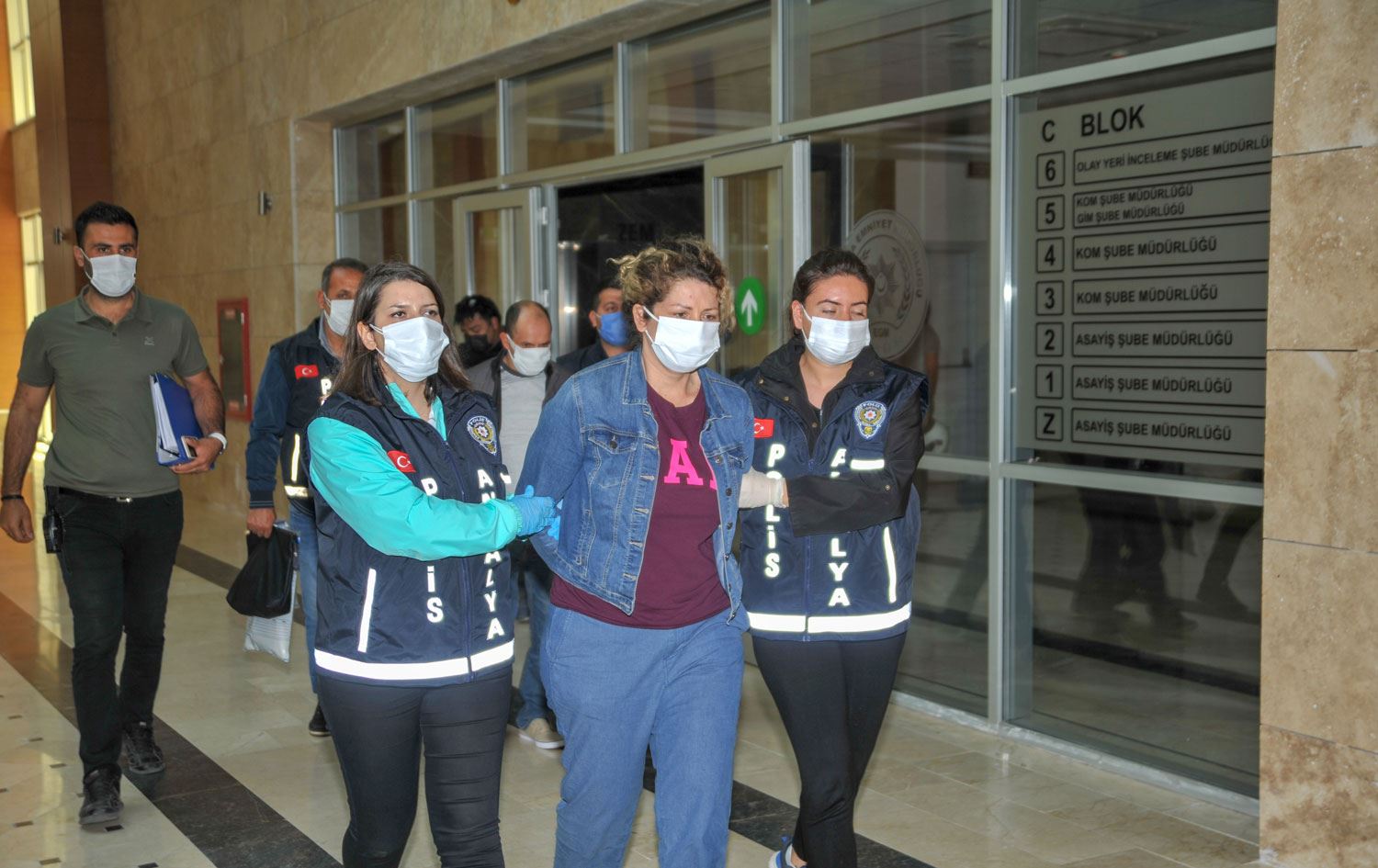 Türkiye'de 2.5 milyon liralık vurgun yapan Kolombiyalı şebeke yakalandı