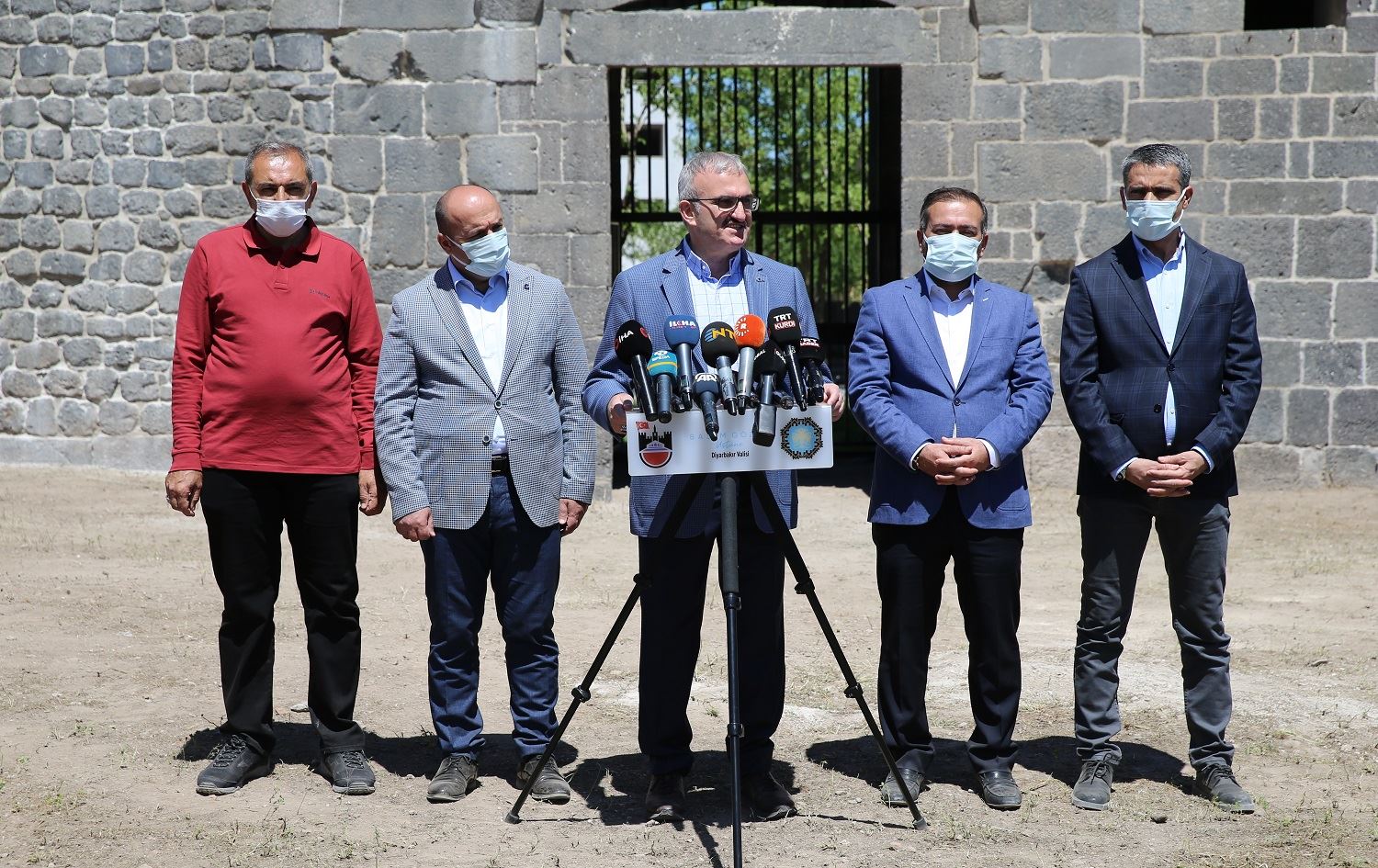 Karaloglu: Proseya zindîkirina Sûrên Amedê berdewam e