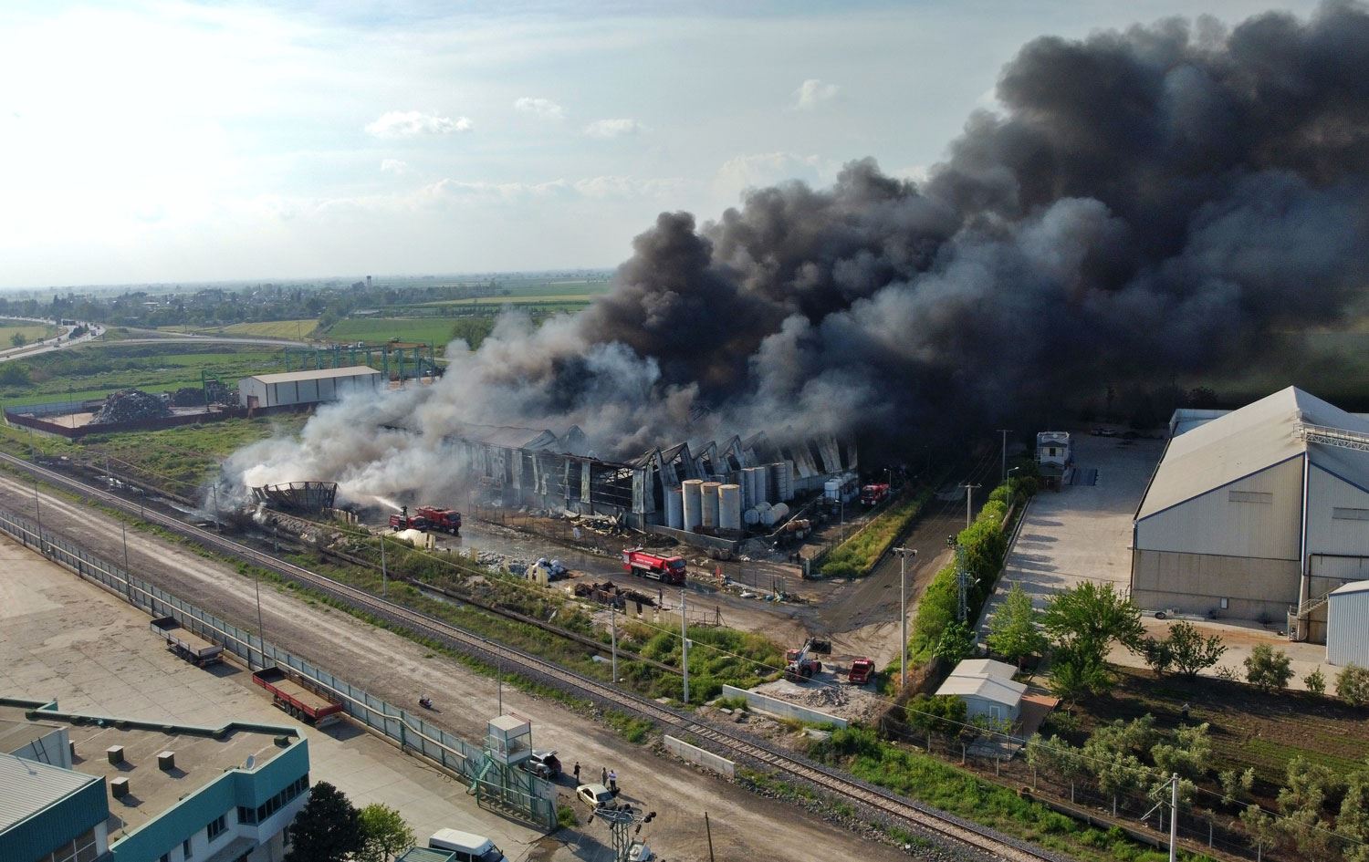 Osmaniye’de geri dönüşüm fabrikasında yangın