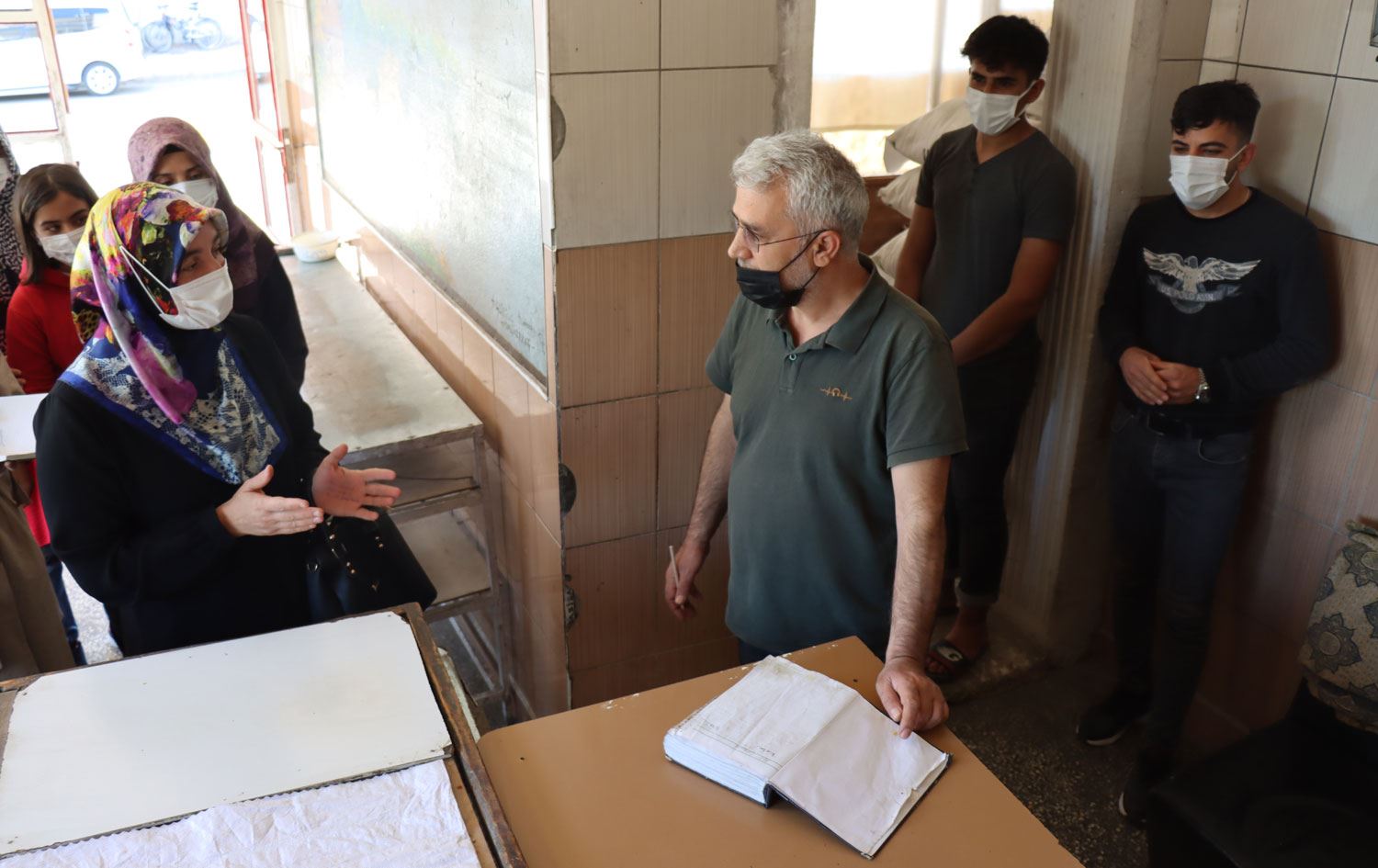 Adıyaman’da hayırsever kadınlar ihtiyaç sahiplerinin 500 bin liralık borcunu ödedi