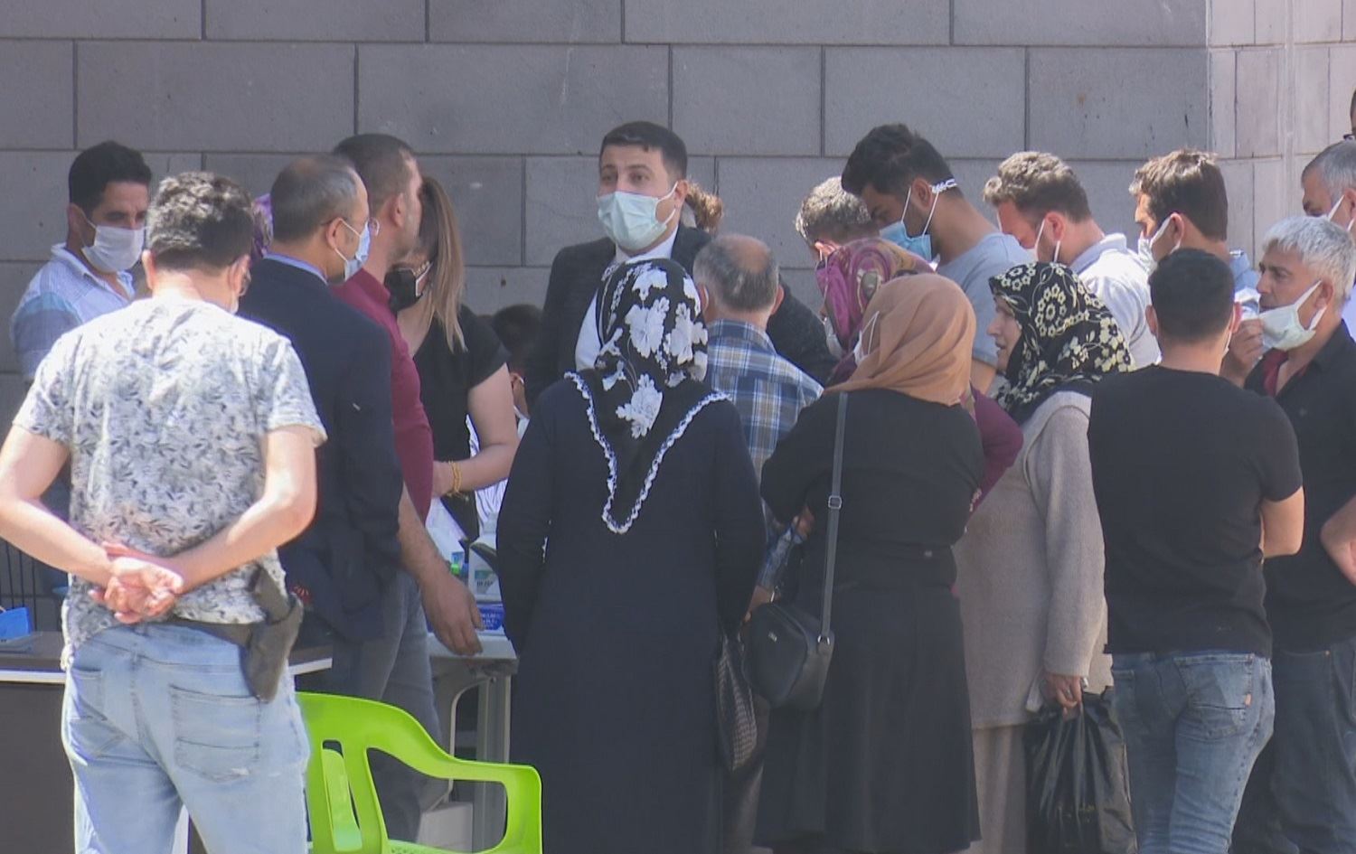 Xelkê Sûra Amedê ji qerebûya hikûmetê nerazî ye