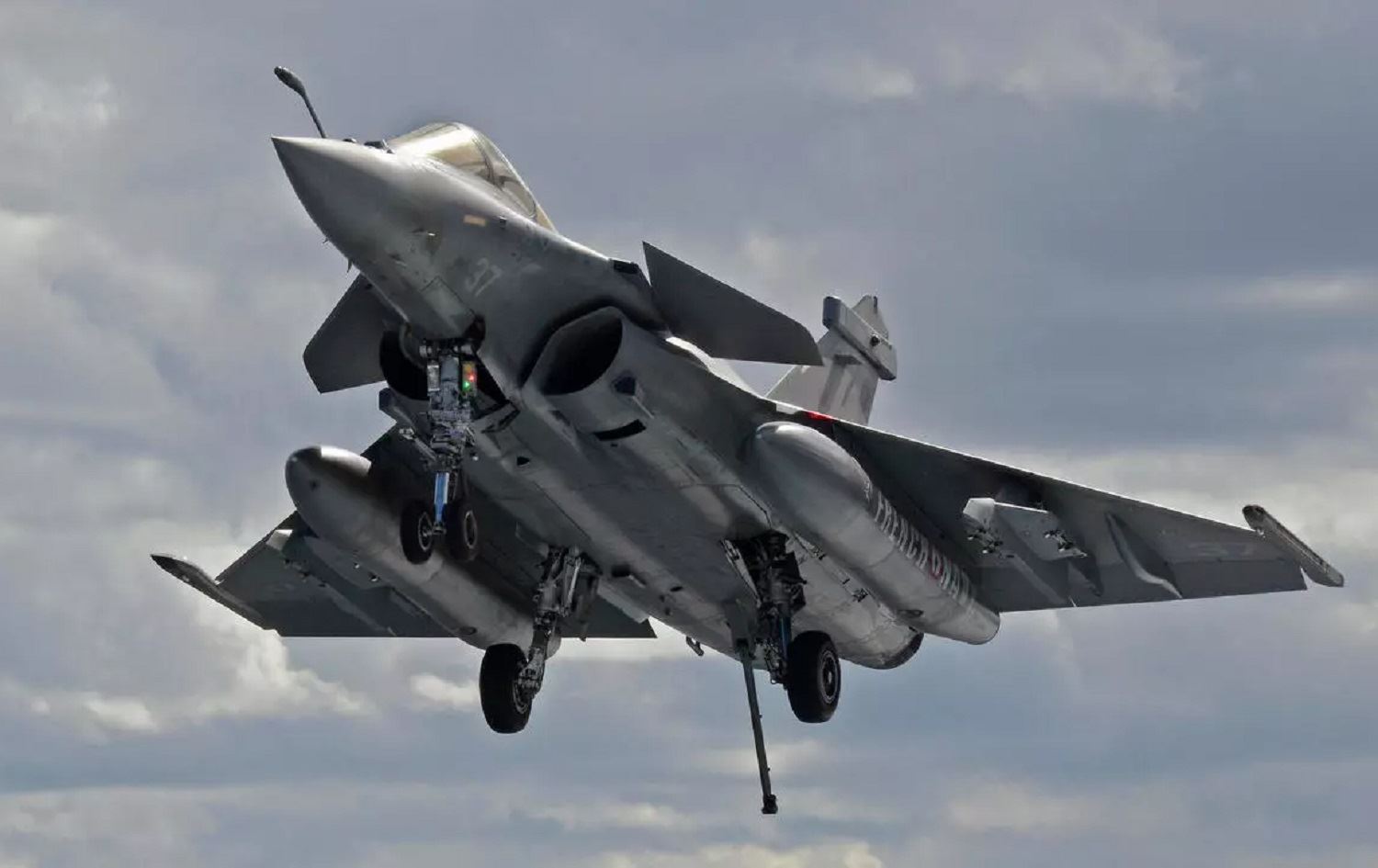 Misir 30 balafirên Rafale ji Fransayê dikire