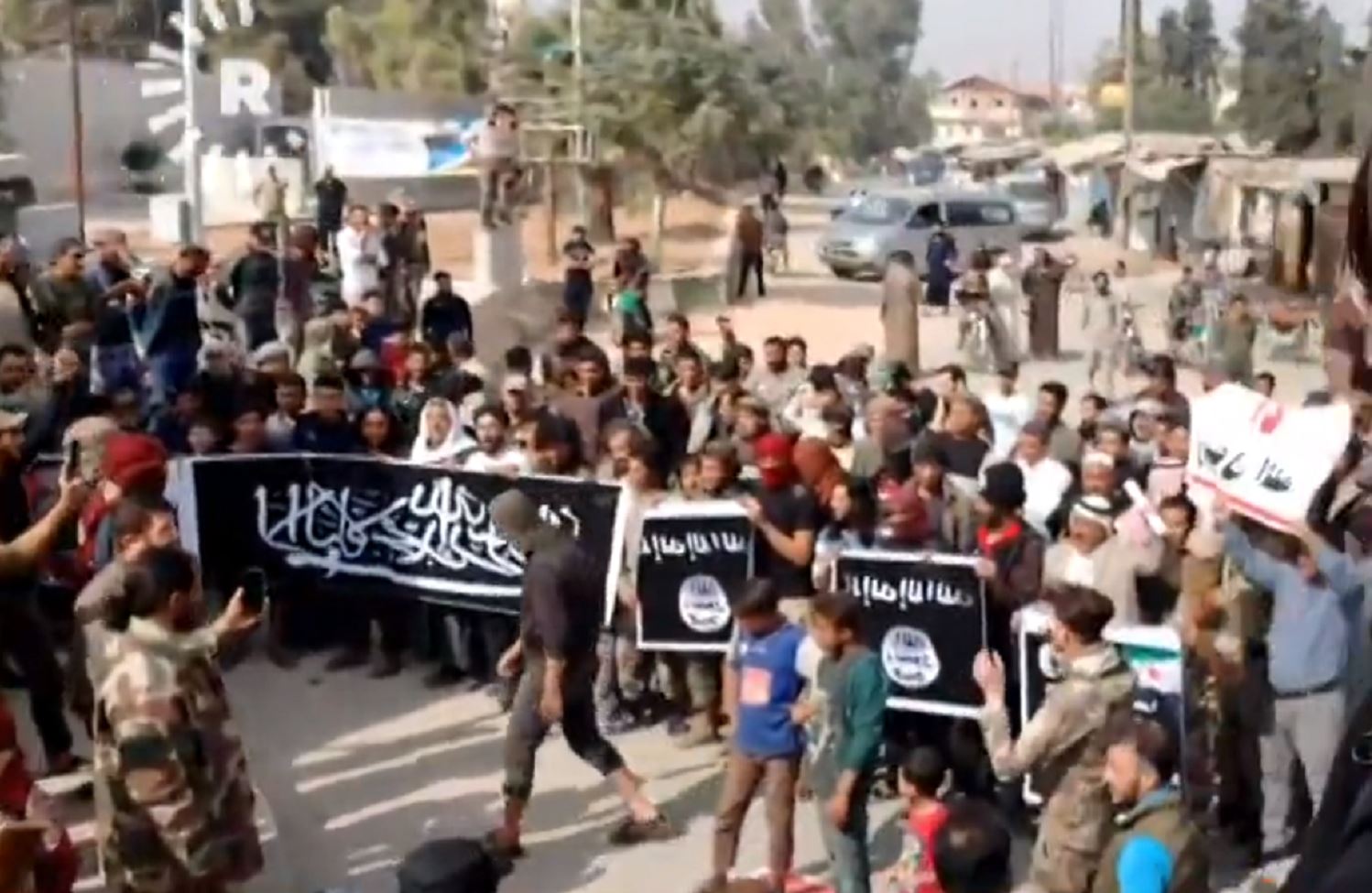 Malbatên DAIŞê li Serê Kaniyê tên bicihkirin