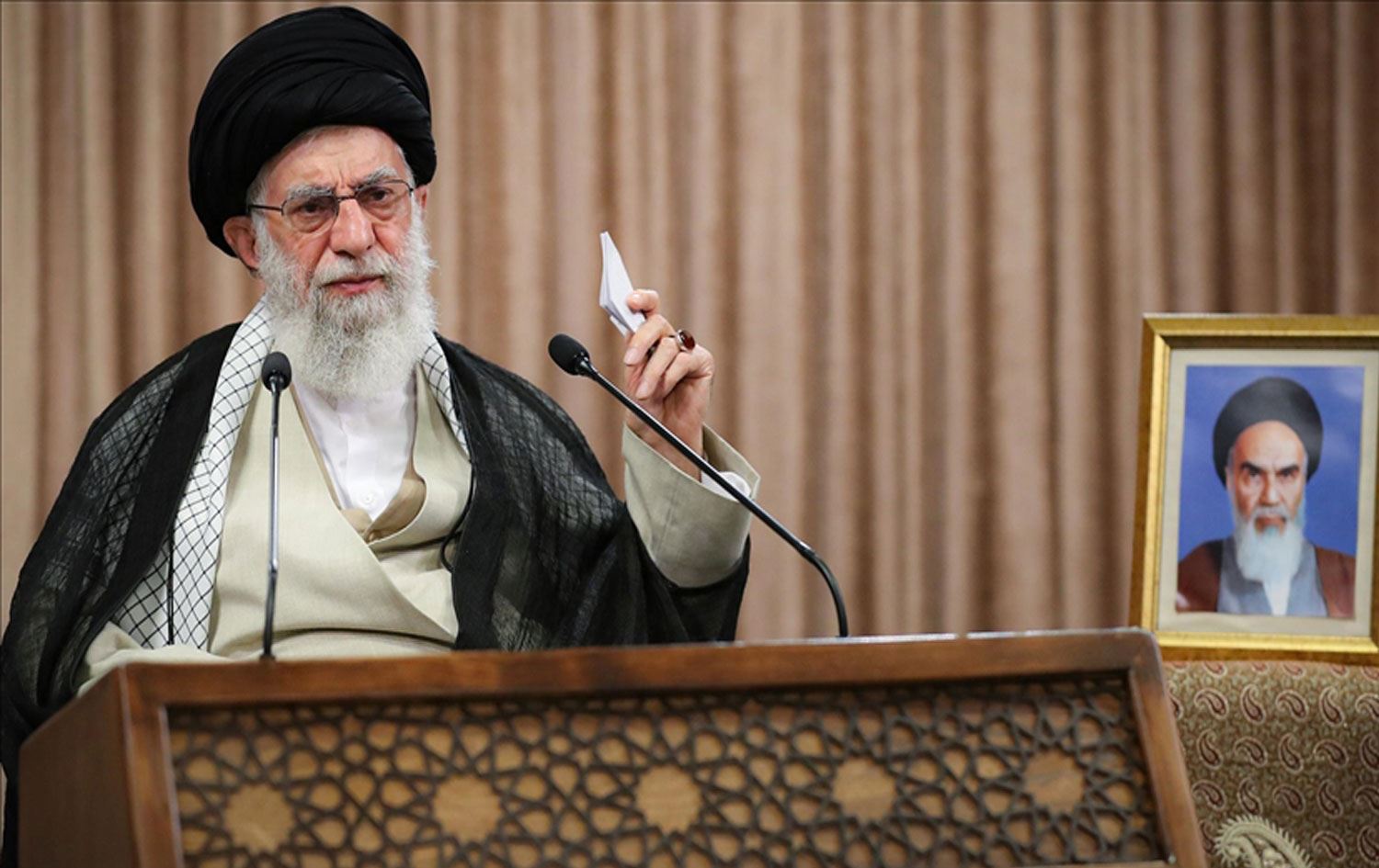 Hamaney: İsrail'le savaşmaya devam edin!