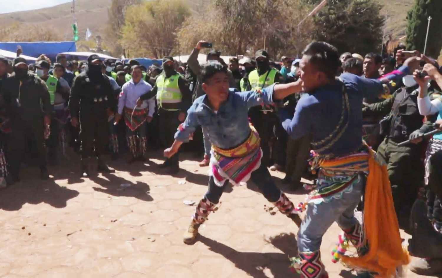 فیستیڤاڵی "شەڕی دەستەویەخە" لە وڵاتی بۆلیڤیا