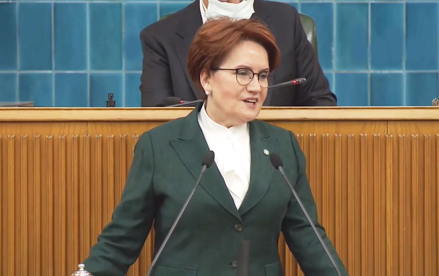 Akşener: Kürsüden sallamayı liderlik sananların devri bitiyor