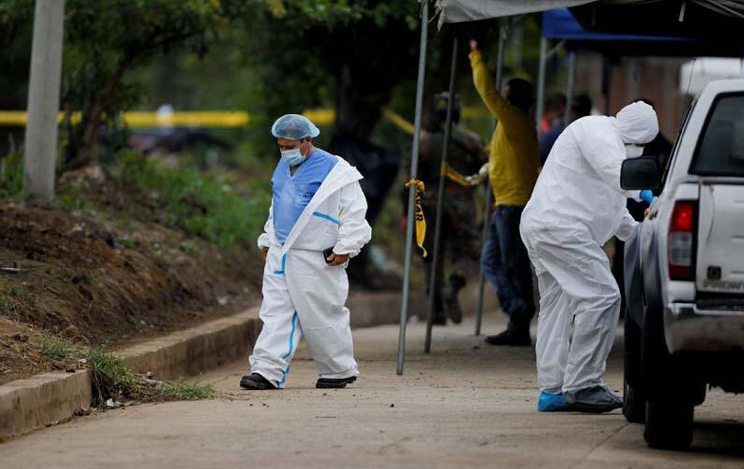 Eski polisin bahçesinde 10 ceset bulundu