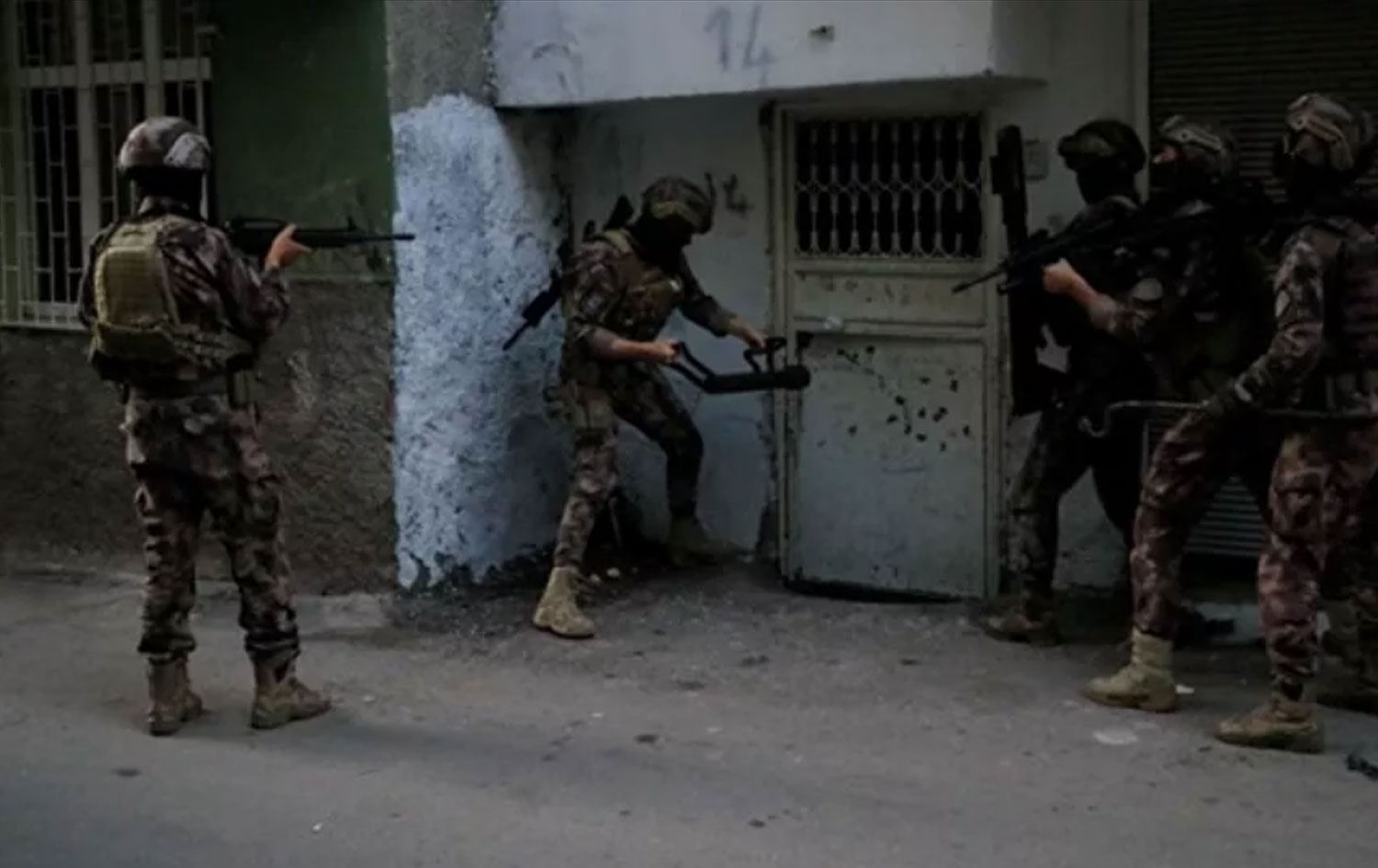 Adana, Dersim ve Şırnak’ta eş zamanlı operasyon: 20 kişi gözaltına alındı