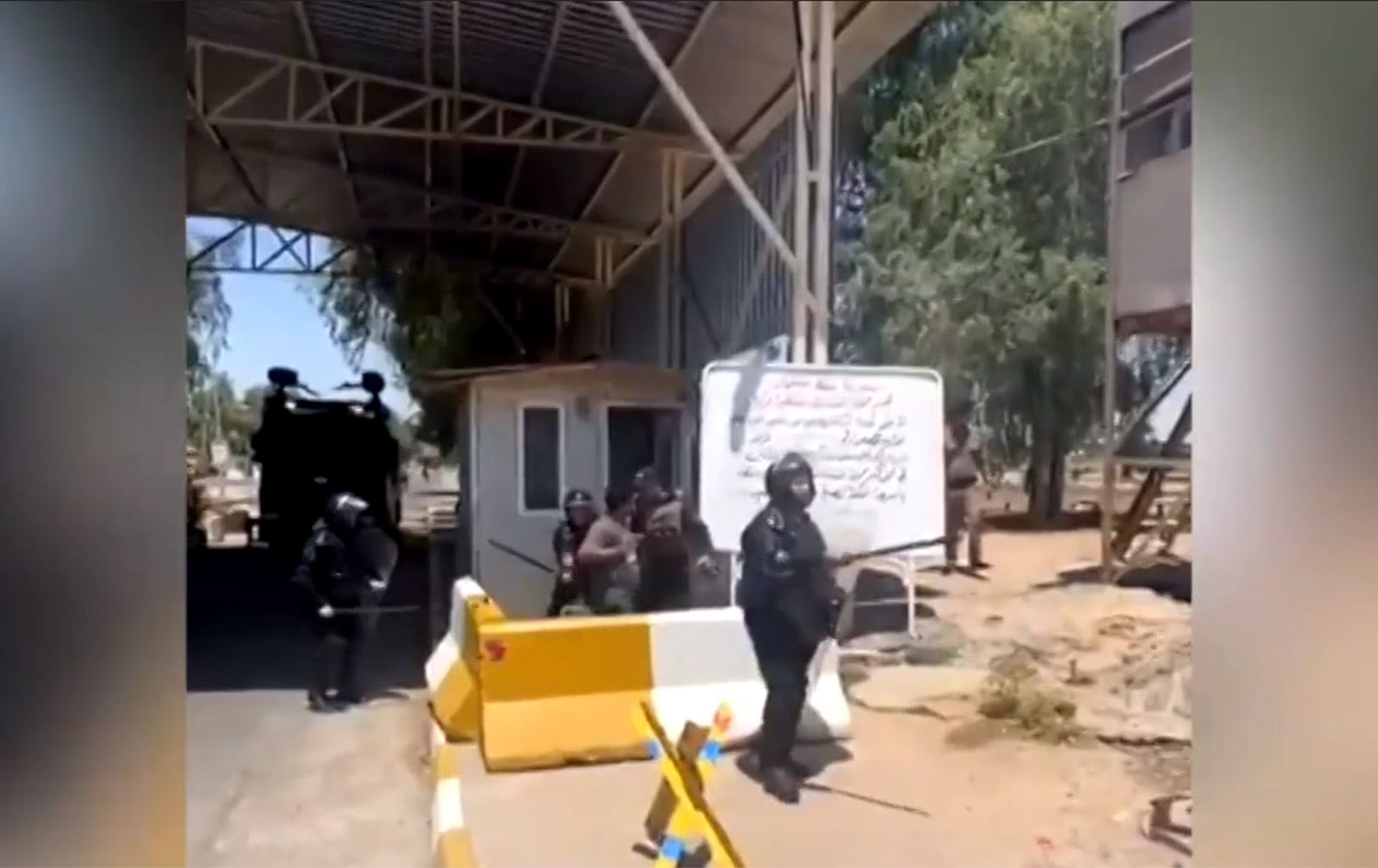 لەبەردەم کۆمپانیای نەوتی باکوور لە کەرکووک لە دوو دەرچووی زانکۆ و پەیمانگە دەدرێت