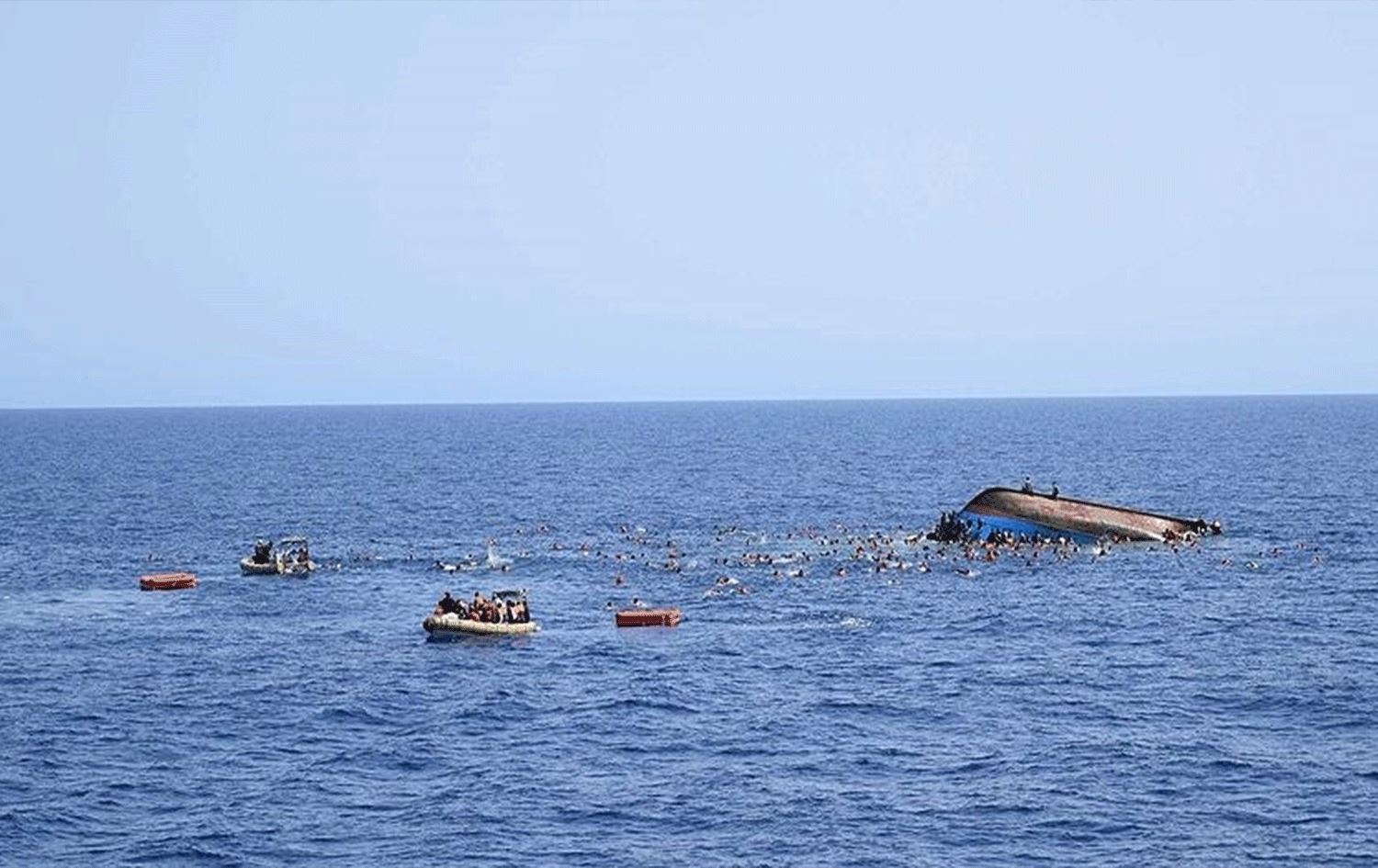 Nijerya'da tekne alabora oldu: 140 kişi kayıp