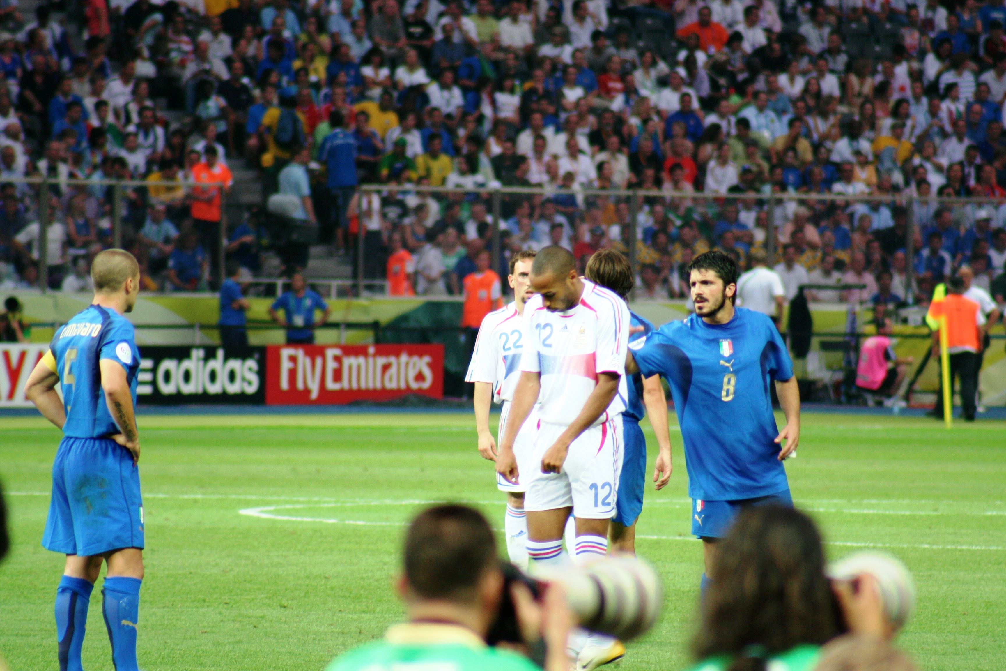 گاتوزۆ: بەهێنریم گوت پیاو بە، ئێمەی ئیتالی بەر لە فێڵبازی لەدایکبووینە