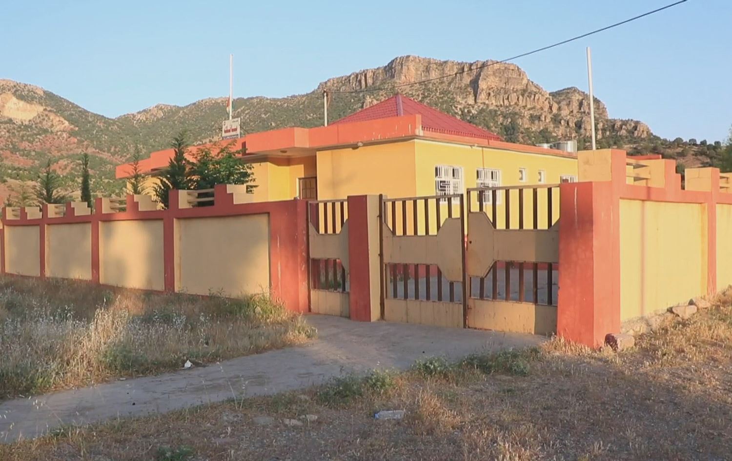 قوتابخانە و بنکەی تەندروستی گوندەکانی باتیفا و دەرکار لە زاخۆ داخراون