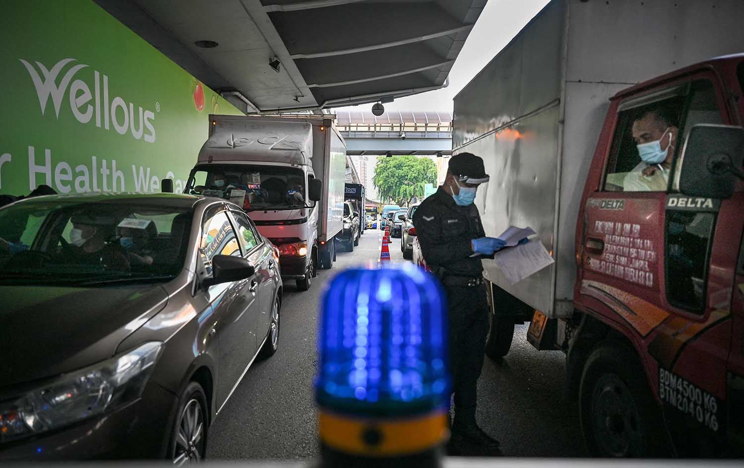 قەدەخەی هاتووچۆ لە مالیزیا دەستیپێکرد