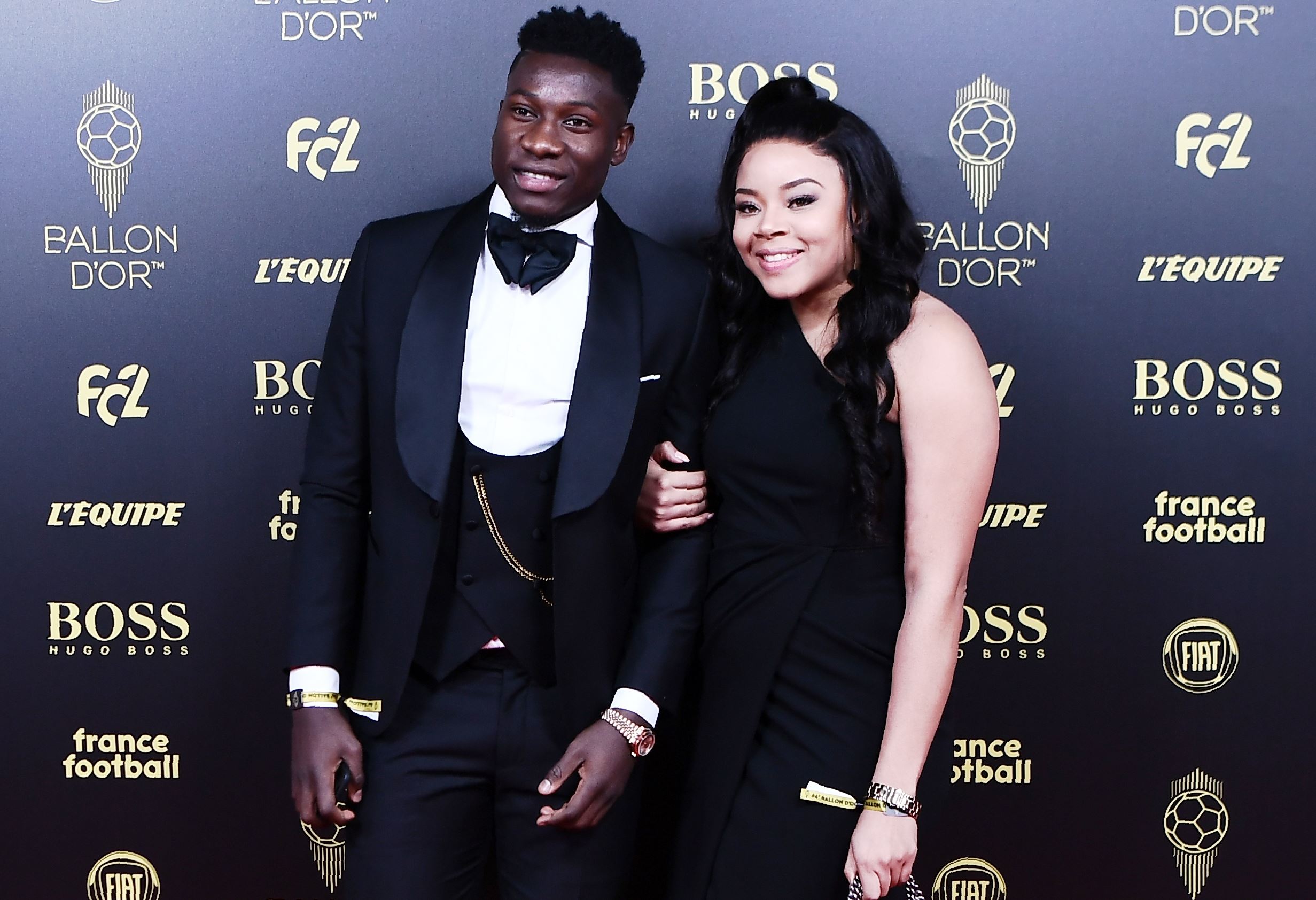 ئایاکس بەرگری لە گۆڵپارێزەکەی دەکات: بە هەڵە دەرمانی هاوژینەکەی خواردووە