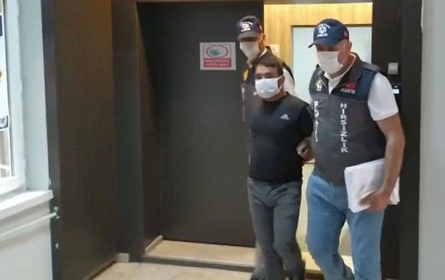 Hırsızlık için girdiği evde değerli eşya bulamayınca köpeği çaldı