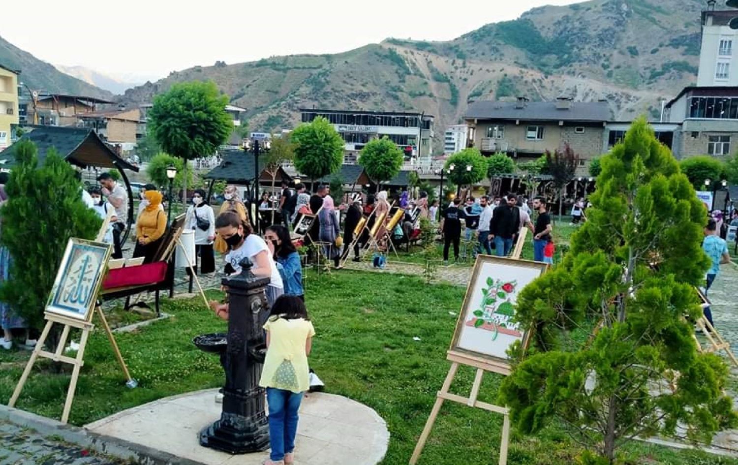 Li Şemzînan pêşengeha berhemên destçêkir hat vekirin