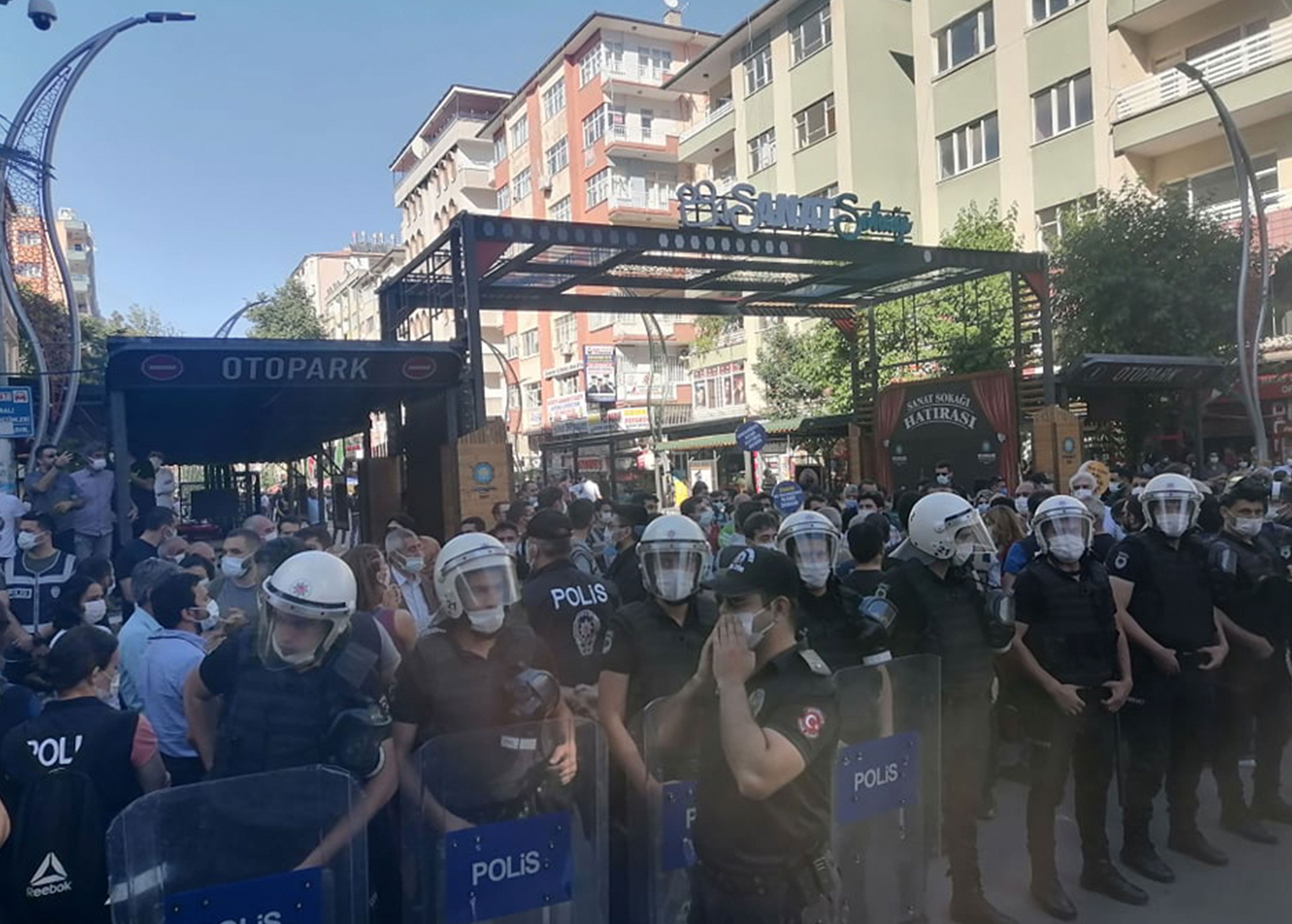 Diyarbakır’da anadil mitingi engellendi