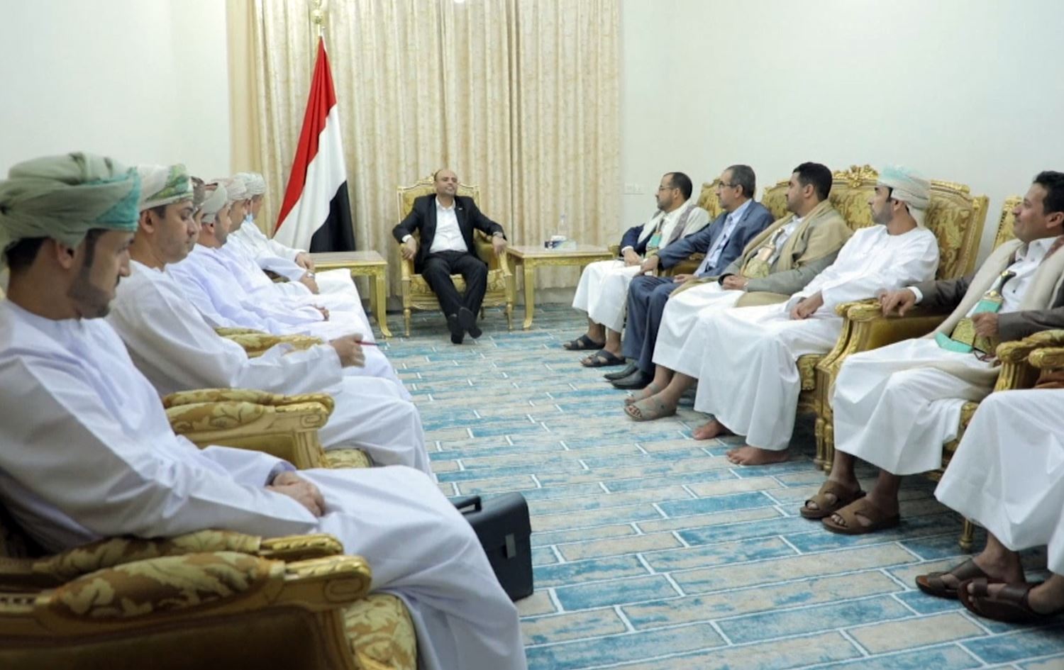 عومان هەوڵی رازیکردنی حوسییەکان دەدات بۆ وەستانی هێرشەکانیان