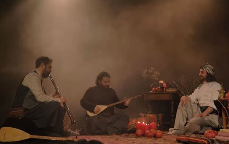 Di sê dengan de yek awaz: `Dilo Dilo`