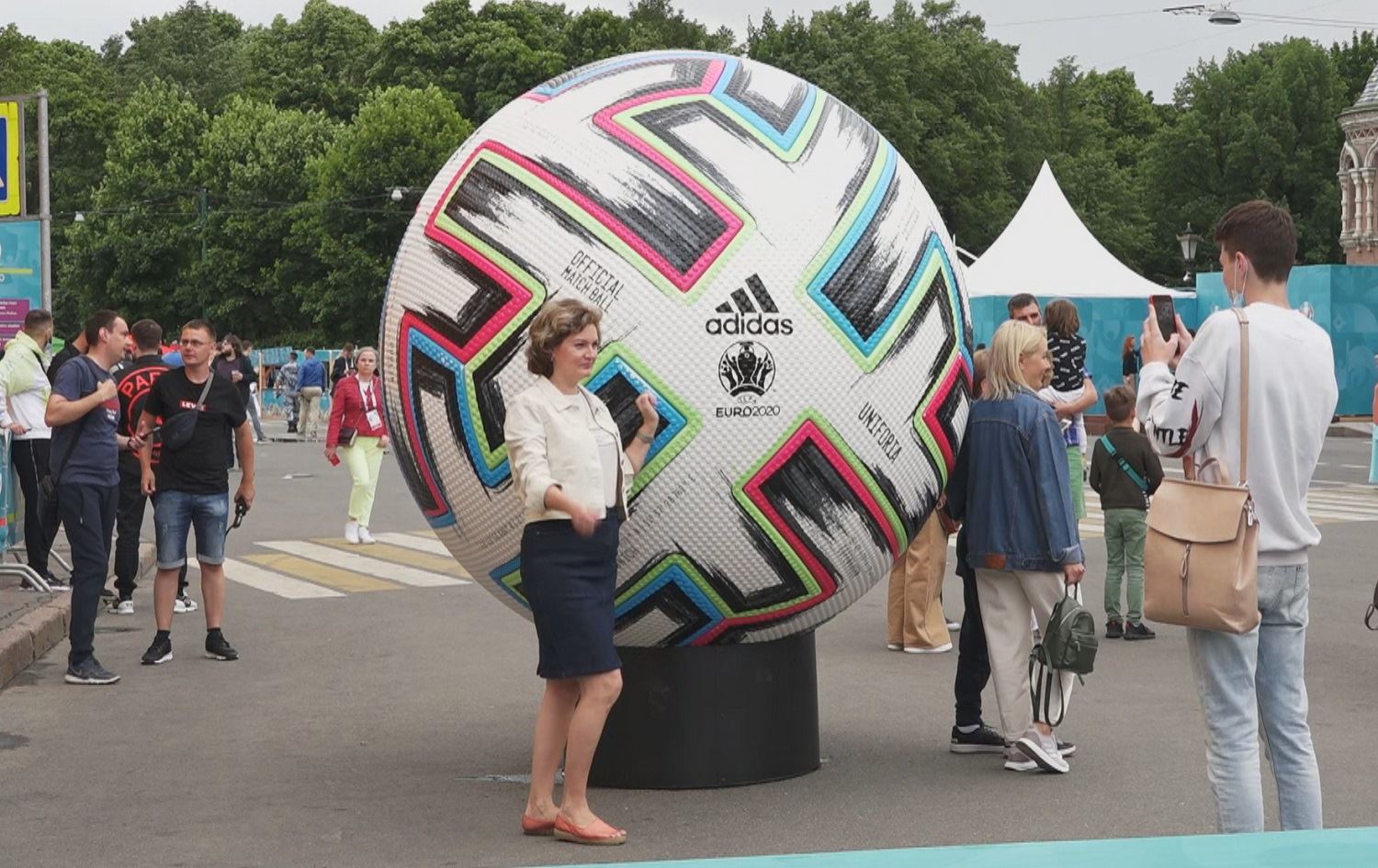 Li Petersburg ji bo temaşikirna UEFA ‘Gundê Futbolê’ hate avakirin