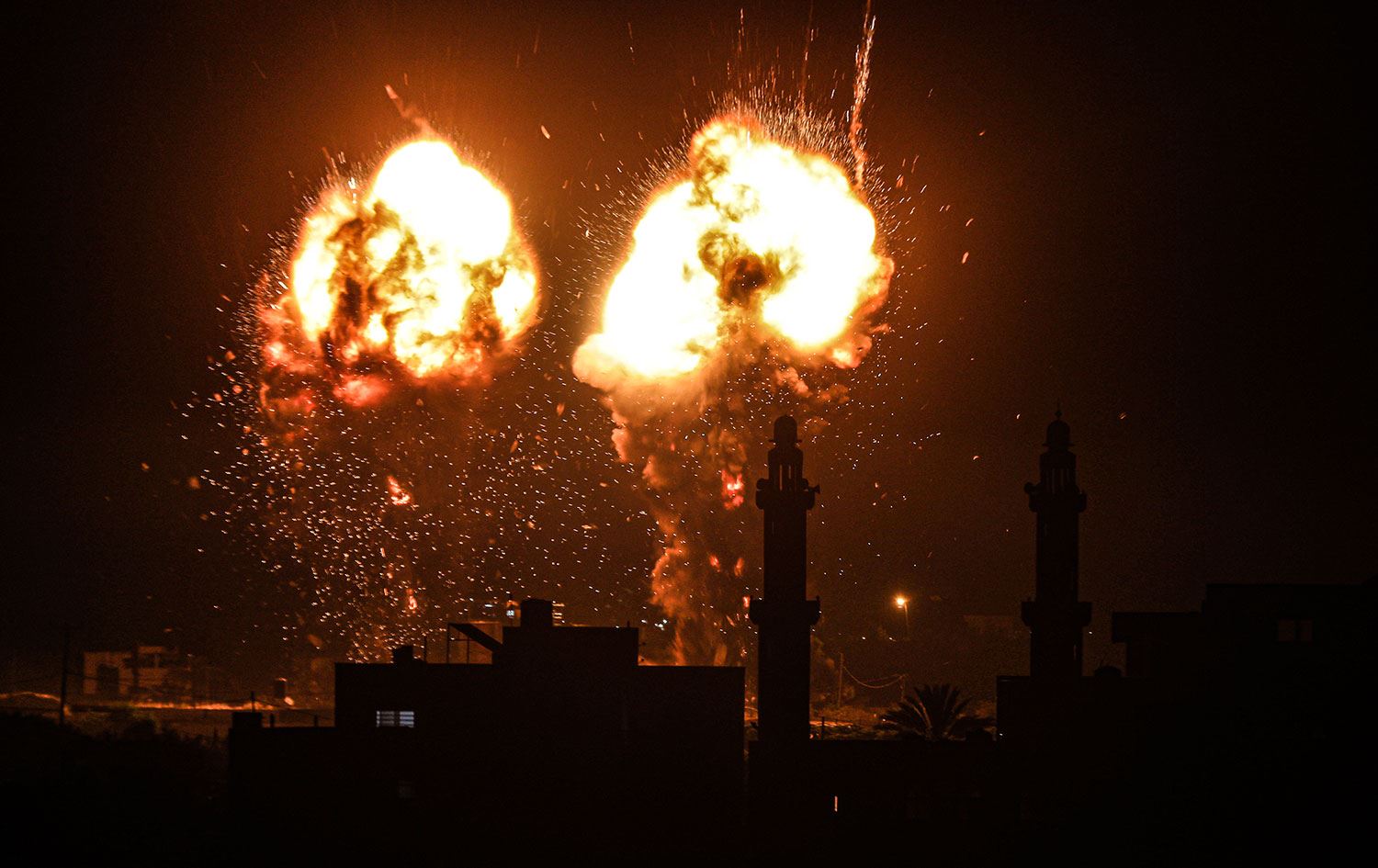 İsrail savaş uçakları Gazze Şeridi'ne hava saldırısı düzenledi