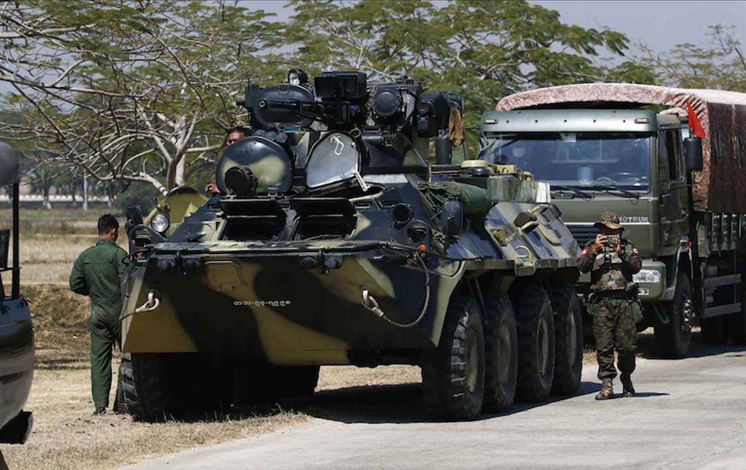 MYANMAR - Askerlerin bir köyü ateşe verdiği iddia edildi