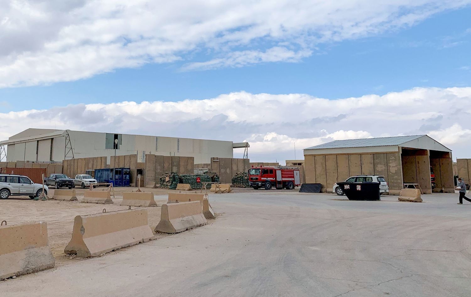 مووشەکێک ئاراستەی بنکەی ئاسمانیی عەین ئەسەد دەکرێت