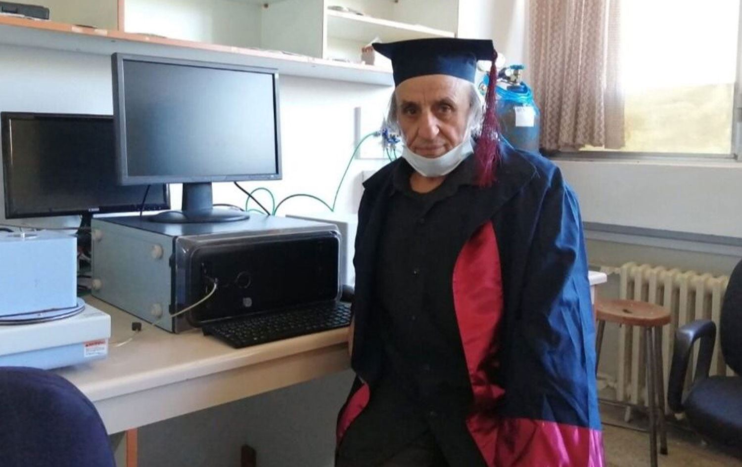 Elazığ'da 1988’de kazandığı üniversiteden 33 yıl sonra mezun oldu