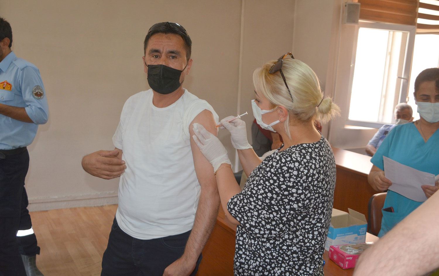 Covid-19 aşısında yaş sınırı 25’e indi