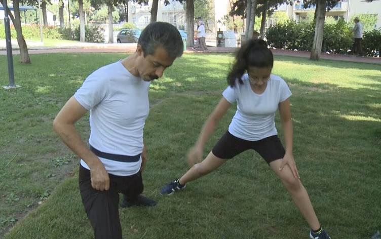 Baba-kız mülteciler için Manisa’dan İzmir’e koştu