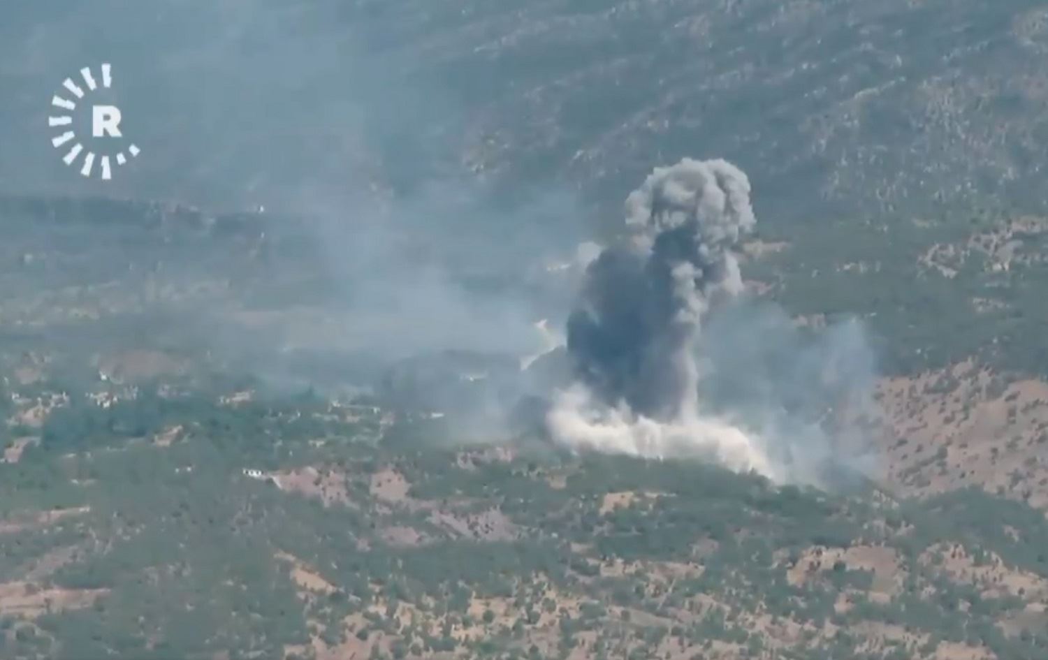 Tirkiye sînorê nahiyeya Dêrelokê bi dijwarî bombebaran kir