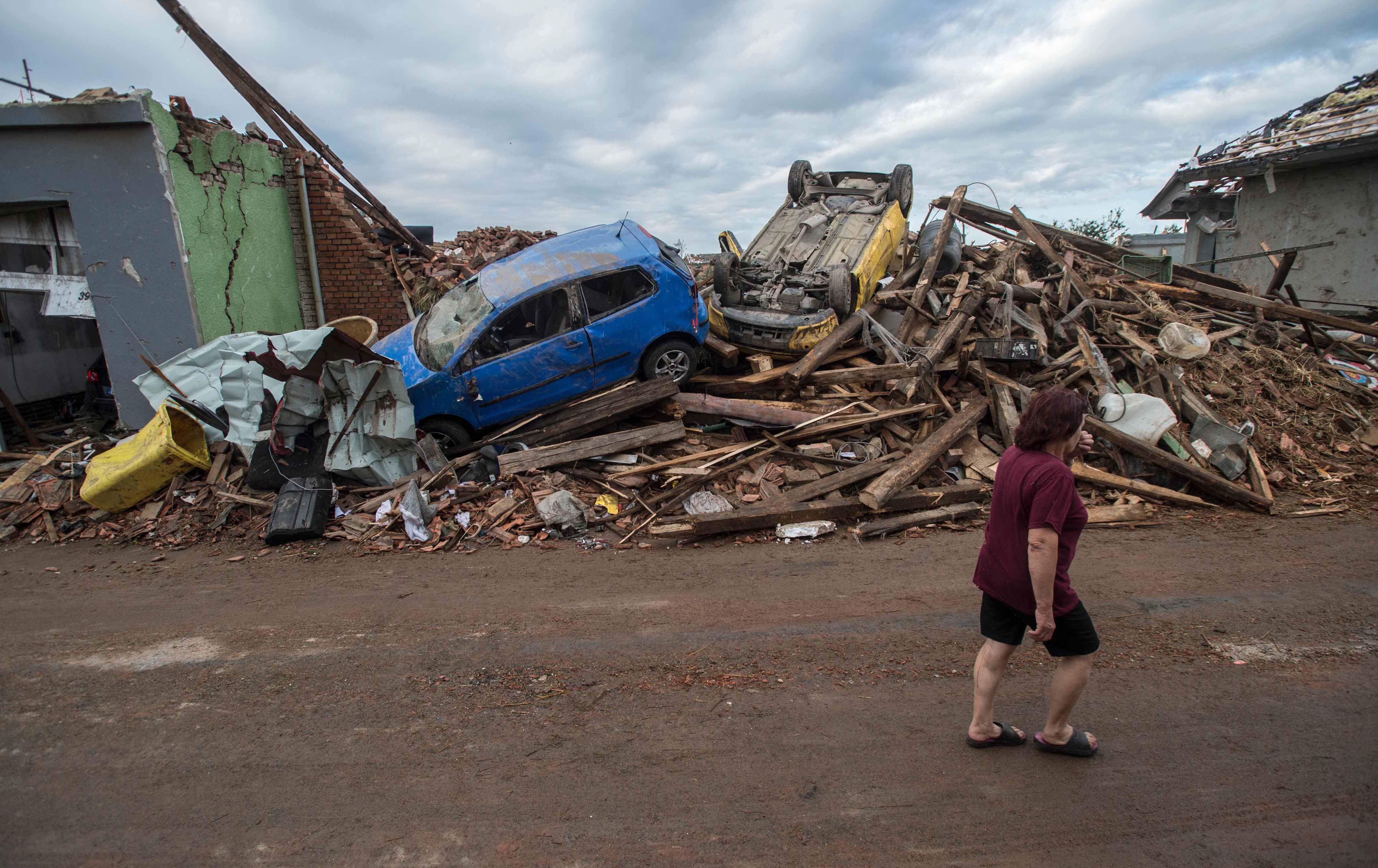 لە چیک بەهۆی باهۆزەوە سێ کەس گیانیان لەدەستدا