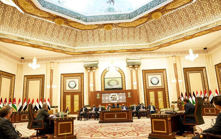 ئيس الوزراء العراقي مصطفى الكاظمي خلال كلمته الافتتاحية للقمة الثلاثية في بغداد