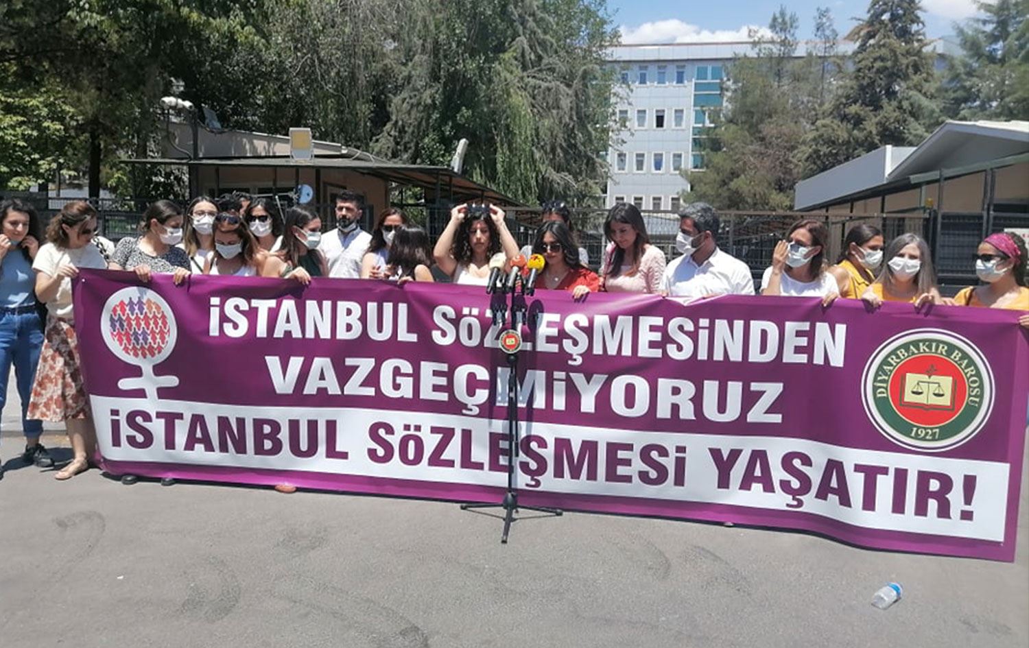 İstanbul Sözleşmesi yürürlükten kalktı: Kadınları şiddetten koruyan mekanizmalar risk altında