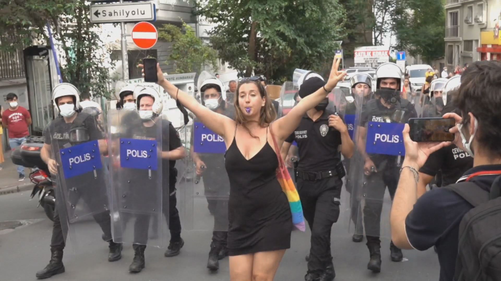 Pervîn Buldan: Desthilat ji hêza jinan ditirse