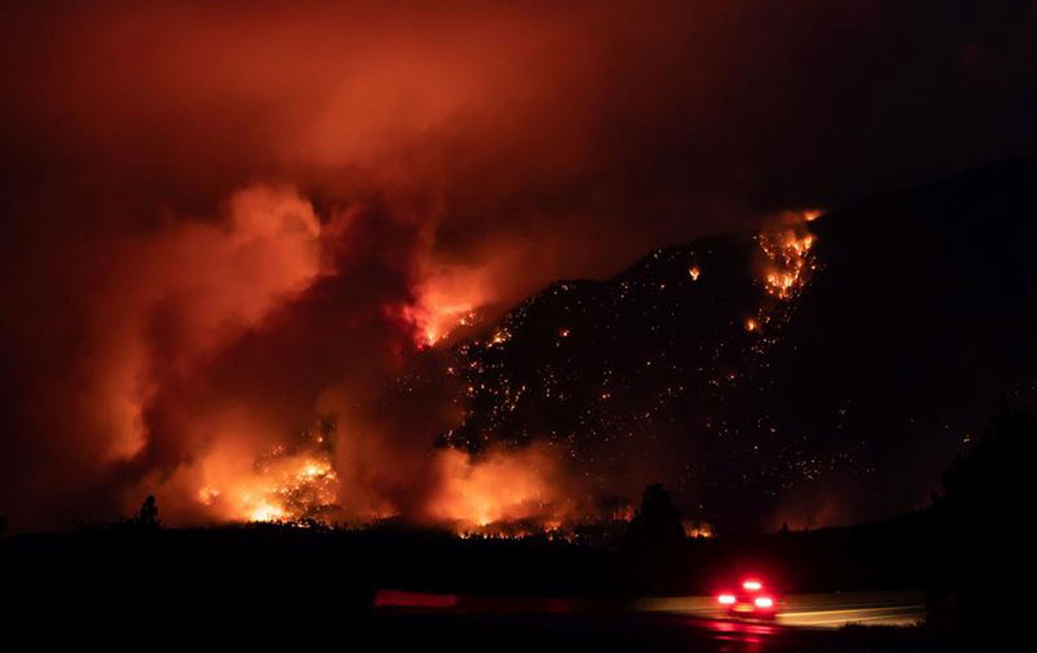 Kanada'da sıcak hava dalgası doğayı da vurdu: 152 orman yangını