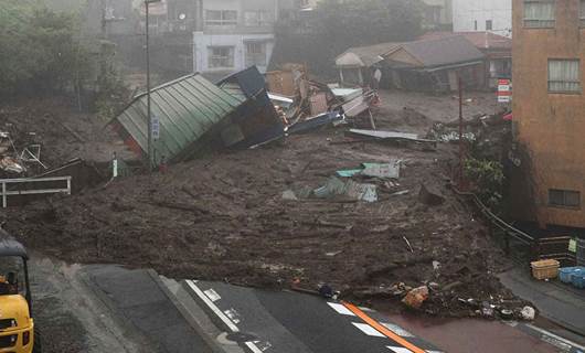صور.. انزلاق أرضي في اليابان يترك 20 شخصاً في عداد المفقودين