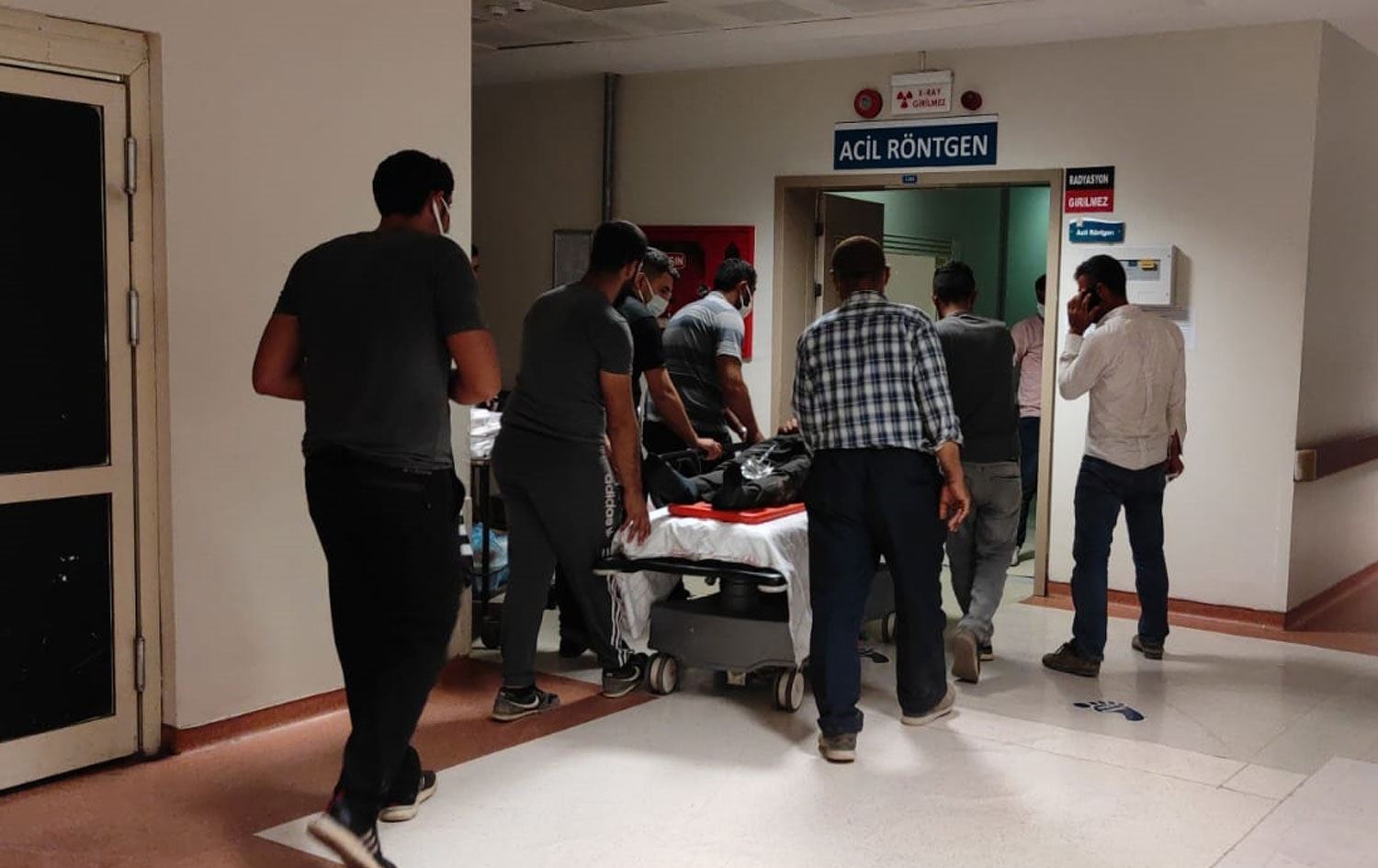 Siirt'te taziyeye gidelerin bulunduğu pikap devrildi: 7 yaralı