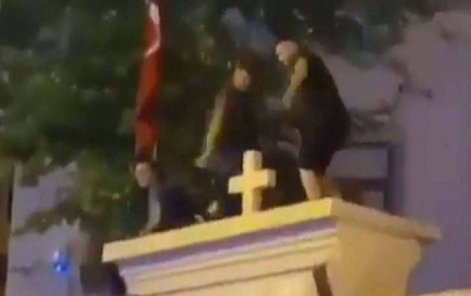 Li Stenbolê bêrêzî li beramber dêra Ermeniyan hat kirin