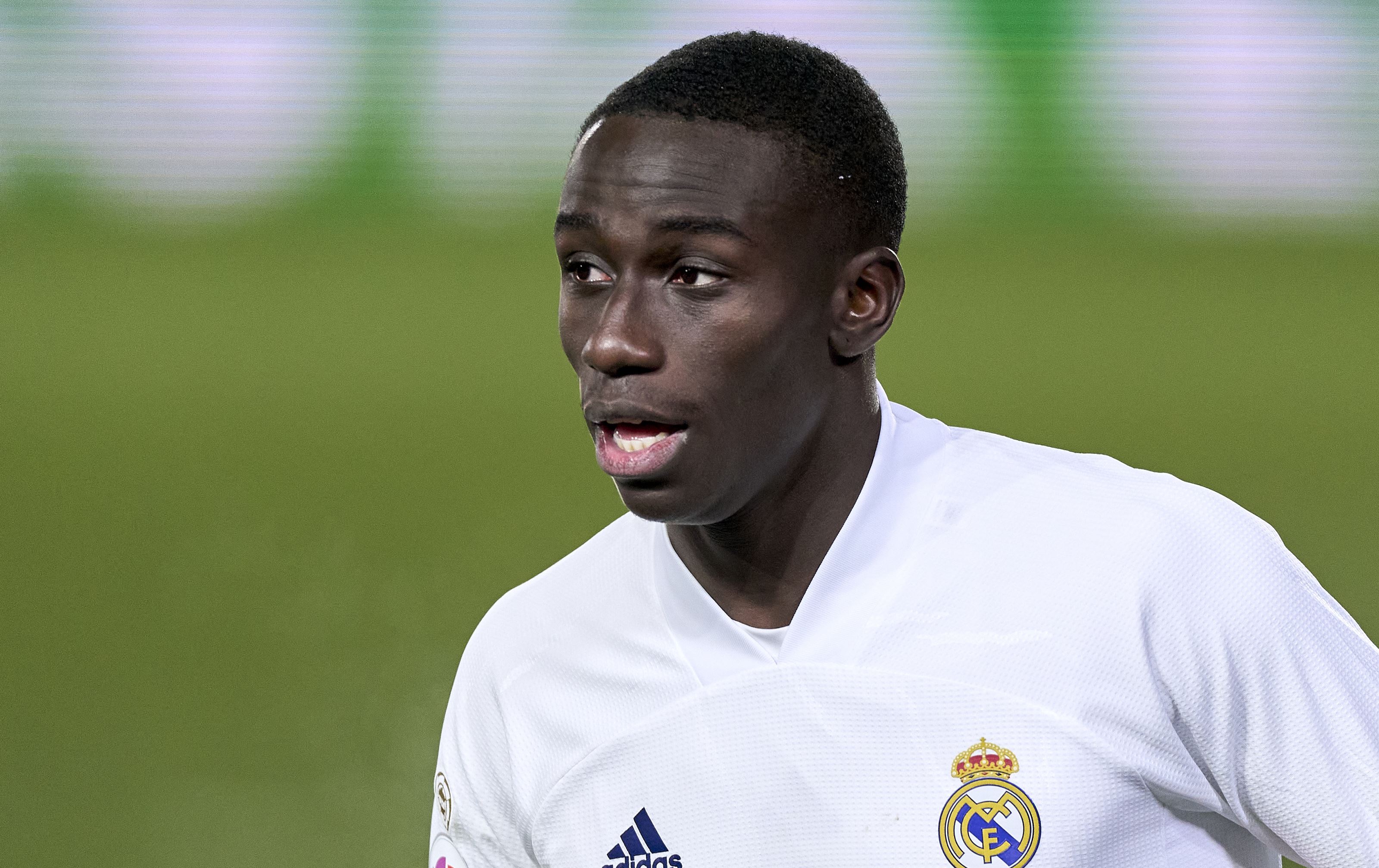 مێندی داوای مووچەی زیاتر دەکات