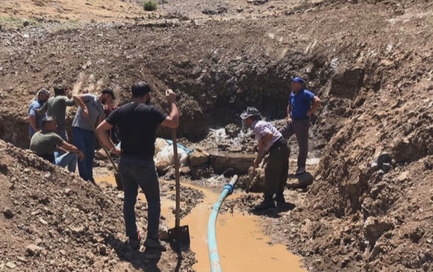 Gundê Êkmalê piştî hewleke mezin gihîşt avê