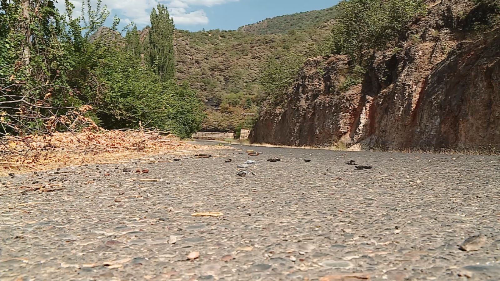 دانیشتوویەکی گوندی هروور: بەهۆی شەڕی تورکیا و پەکەکە رێگەی گوندەکەمان بووەتە رێگەی مەرگ